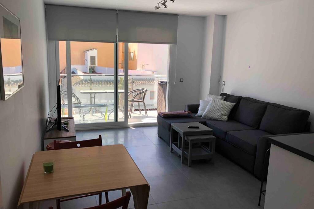 فوينخيرولا La Dorada, Sea Side Apartment المظهر الخارجي الصورة